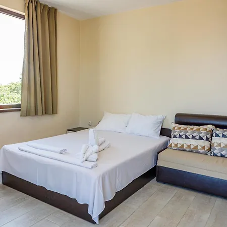 Homestay Family Silitur Ahtopol